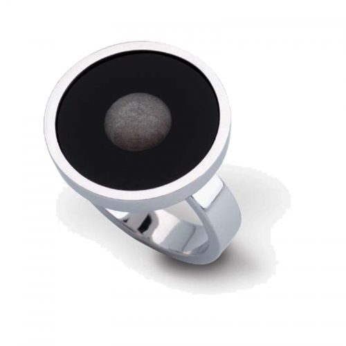 Daniel Vior. Ring Moon, in Silber mit Onyx und Obsidian als Besatz. Schlicht und besonders...