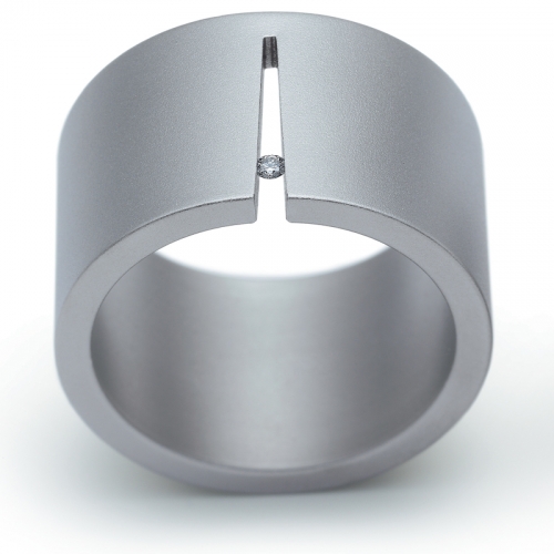 Ringe, Edelstahl mit Brillant 0.02 ct. Gegensätze ziehen sich an. Hier der zierliche, feurig blitzende, extrem belastbare Brillant