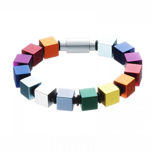 Modernes Armband, aus eloxiertem Aluminium, in bunten Farben